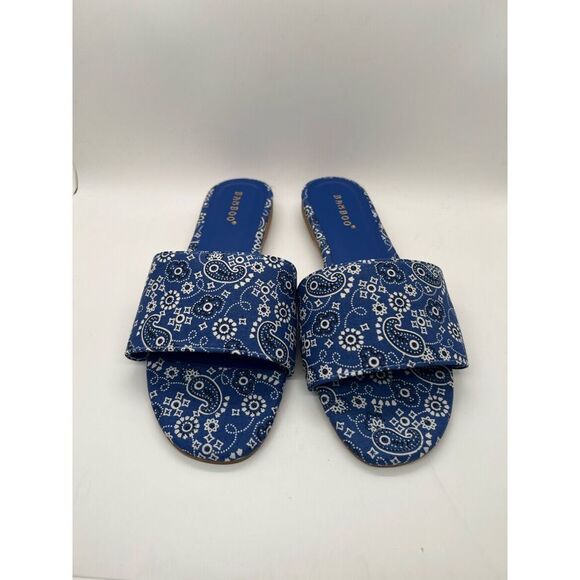 Bamboo Women's Zest-16 Blue Bandana Print Flat Sandals Size 8.5 New - Picture 1 of 7